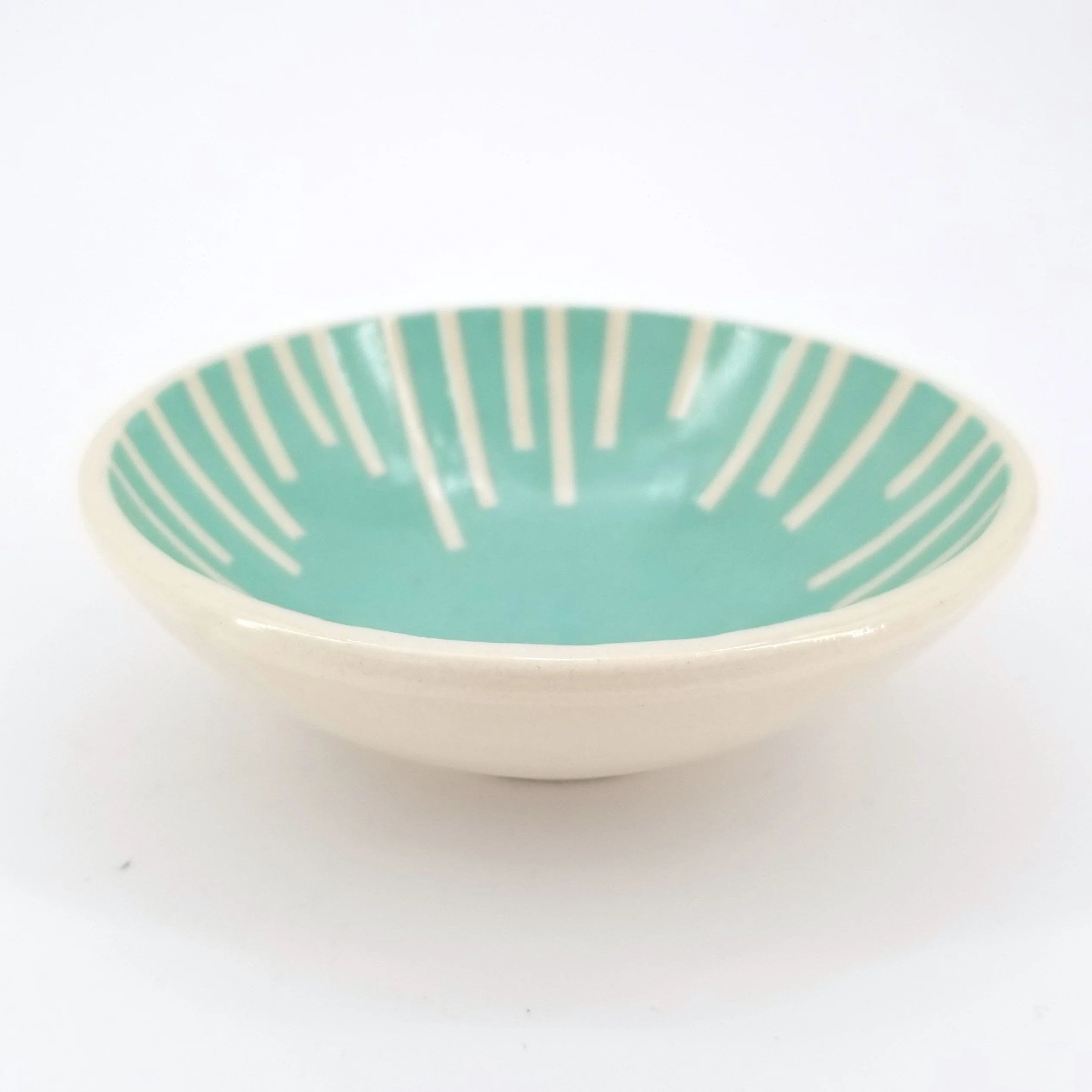 Contemporary Green Bowl with Vertical Line Pattern - Image 2
