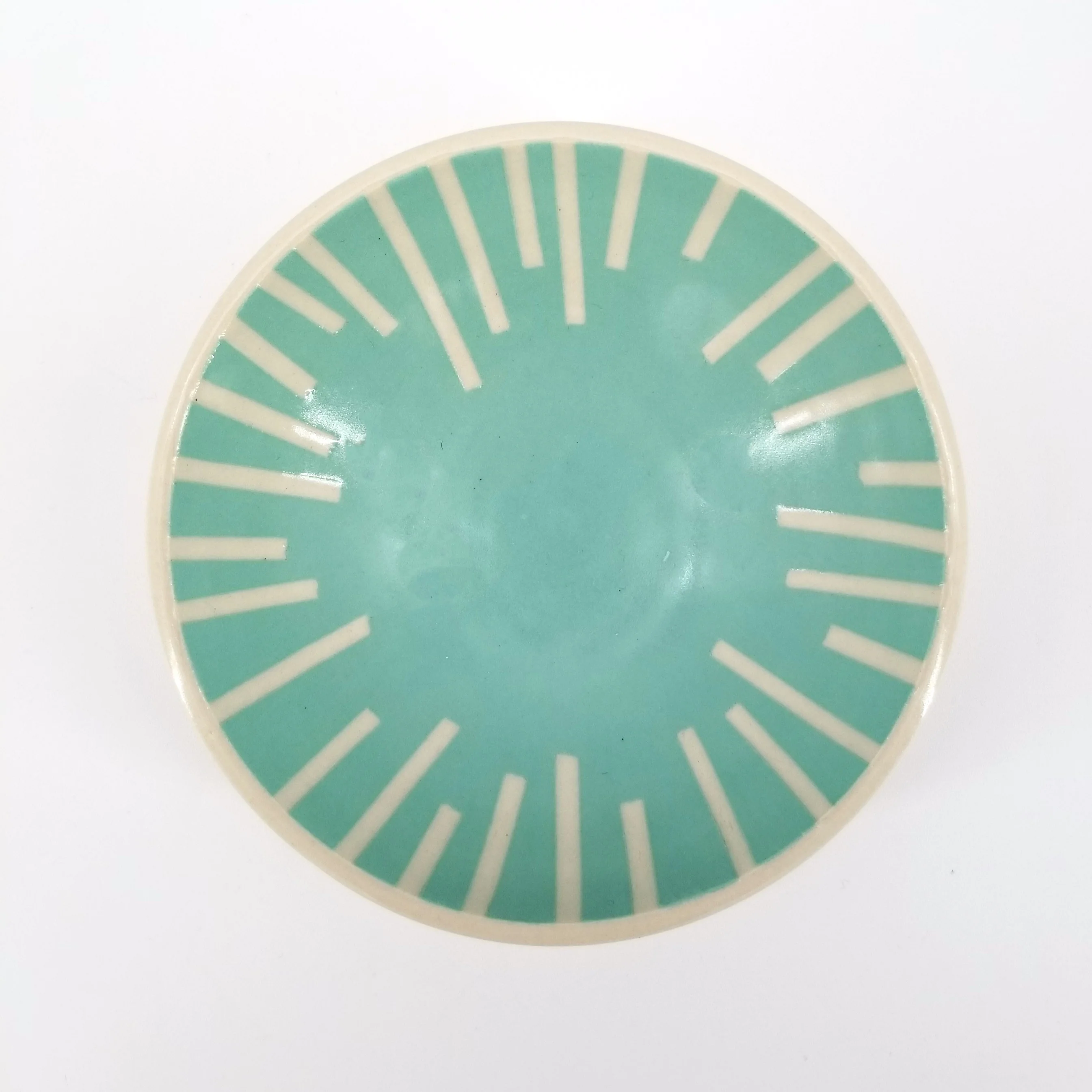 Contemporary Green Bowl with Vertical Line Pattern - Image 3