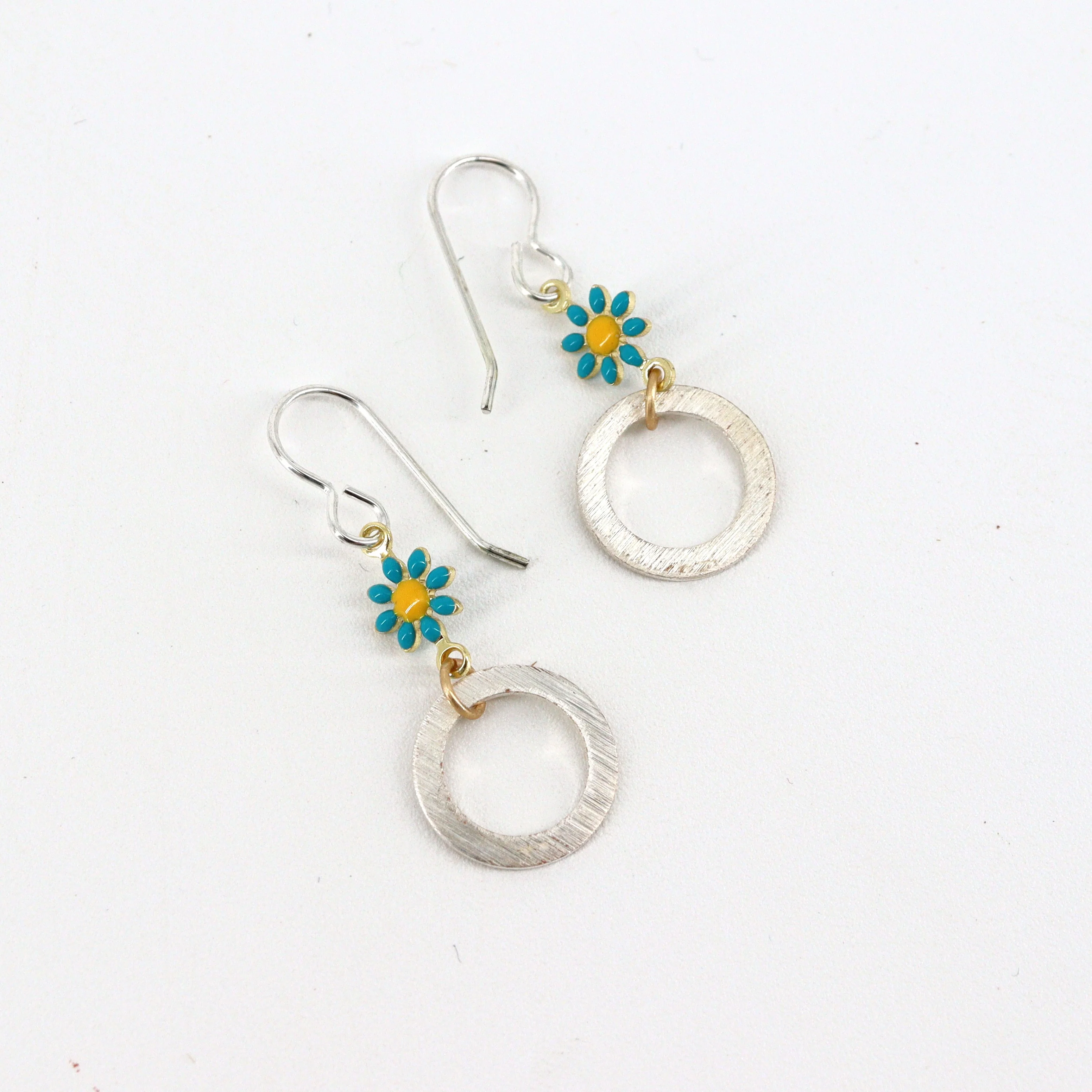 'Enamel Daisy Flower' Earrings - Image 3