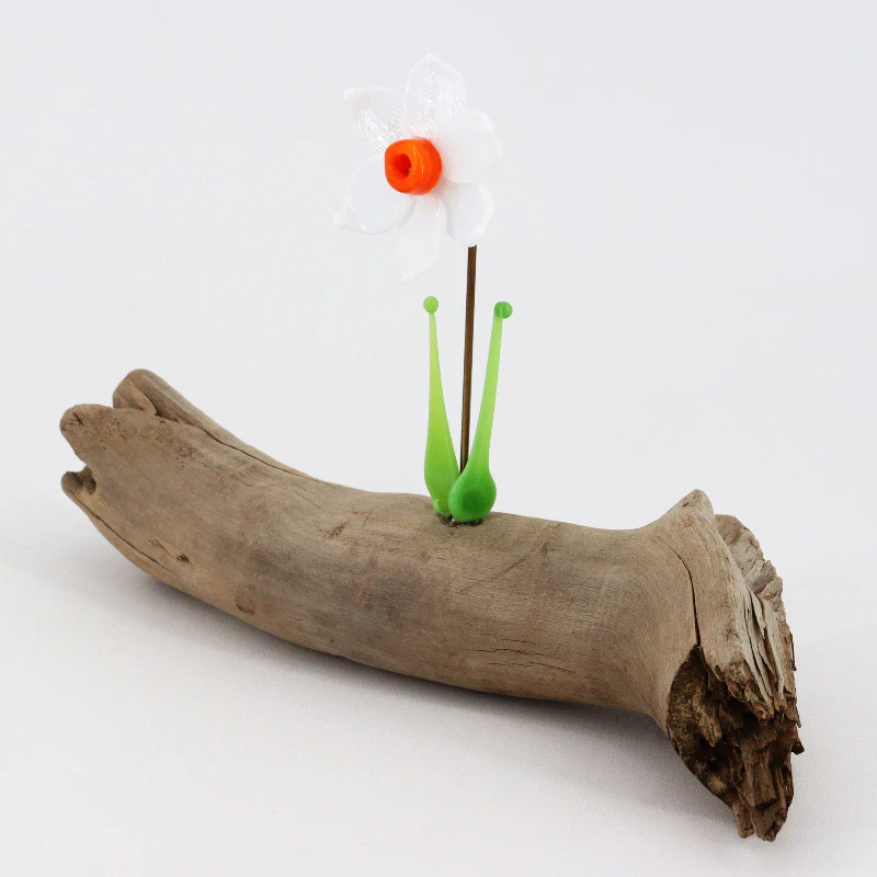 Handcrafted Glass Daisy Flower Sculpture - Image 3