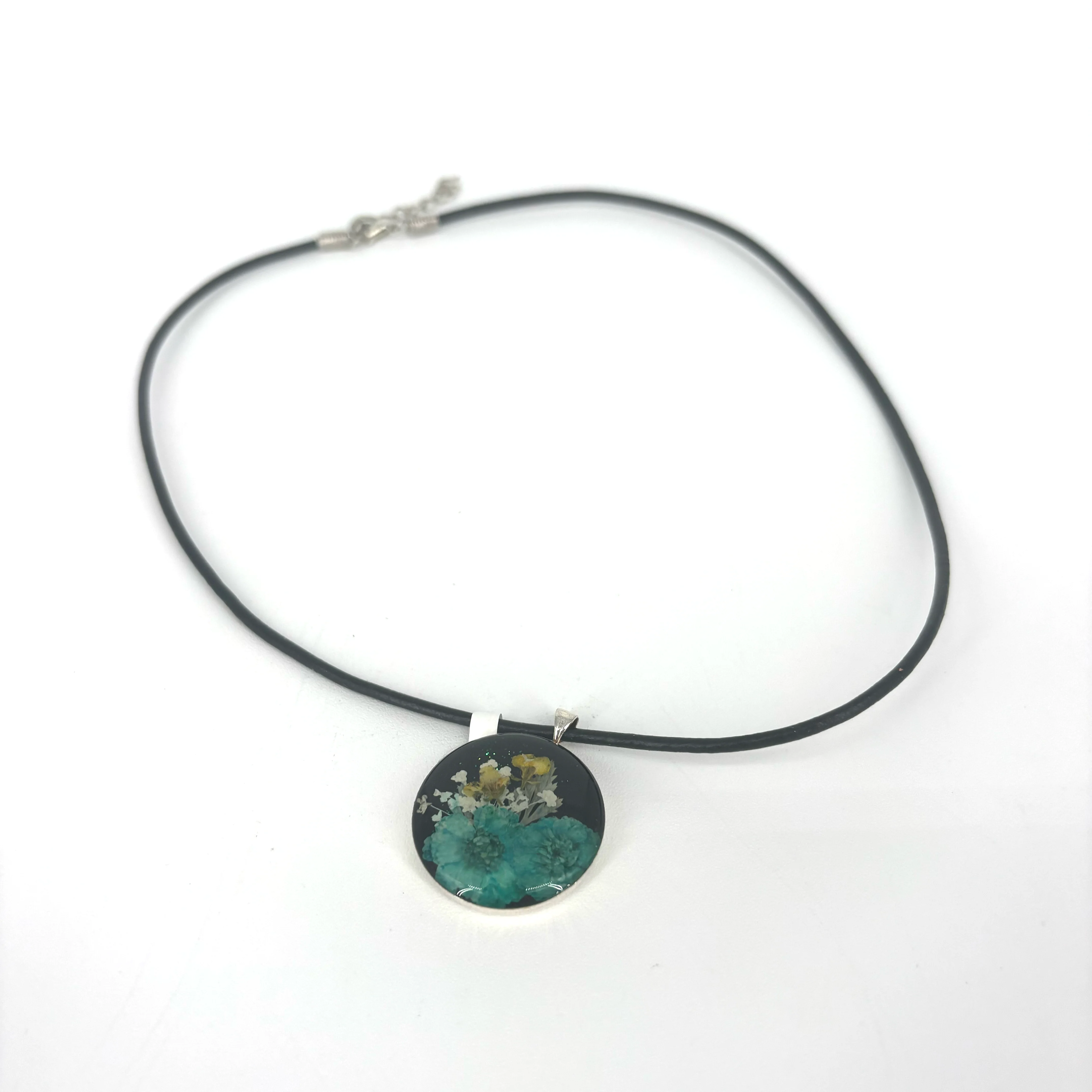 Round Pressed Flower Necklace - Image 3